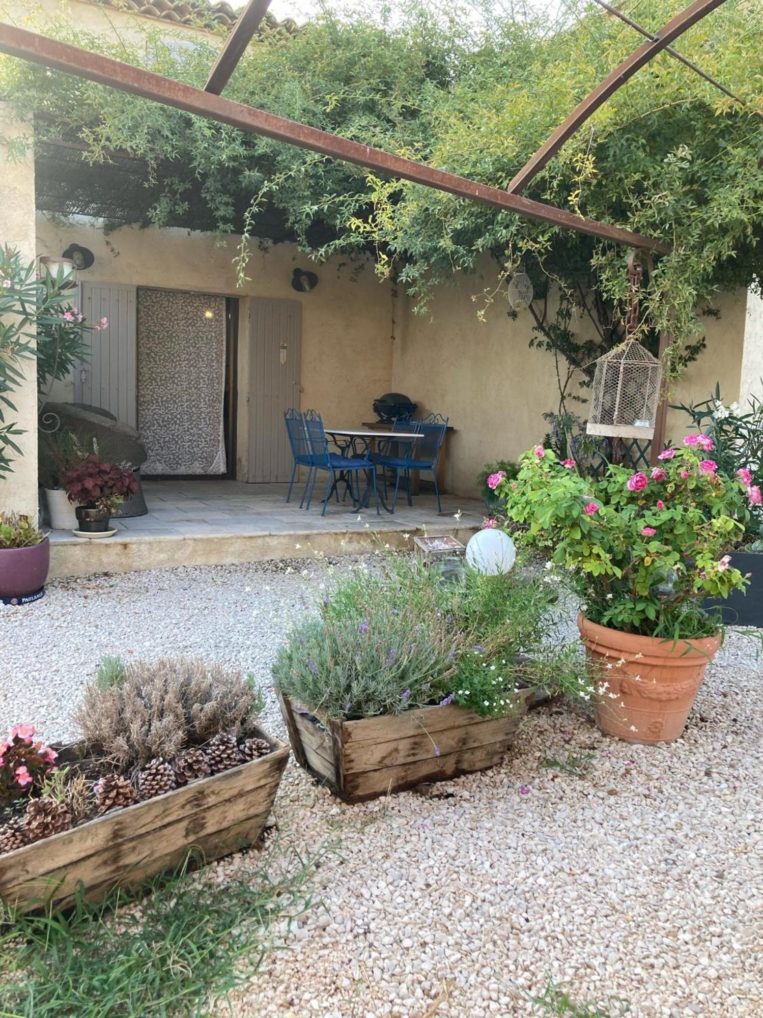 Villa La Petite Garrigue Mérindol Esterno foto